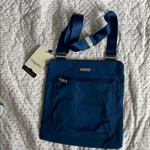 Baggallini crossbody, NWT